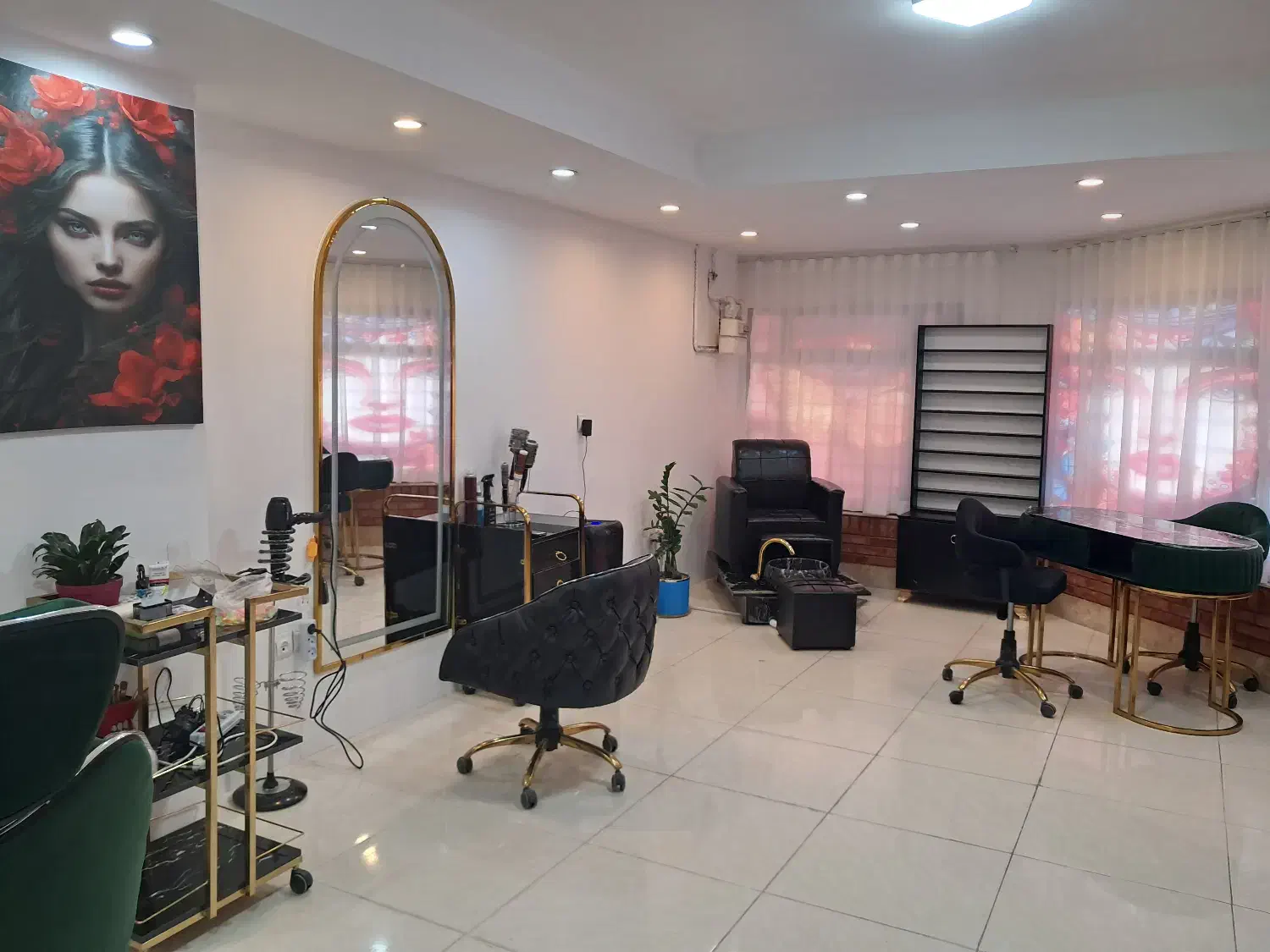 اجاره لاین و صندلی در سالن زیبایی|خدمات آرایشگری و زیبایی|کرمان, |دیوار