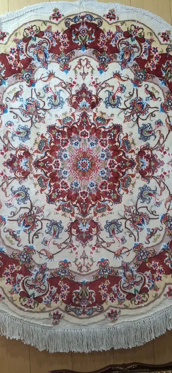 فرش دایره اندازه یک متر ونیم در یک متر ونیم|فرش|تبریز, |دیوار