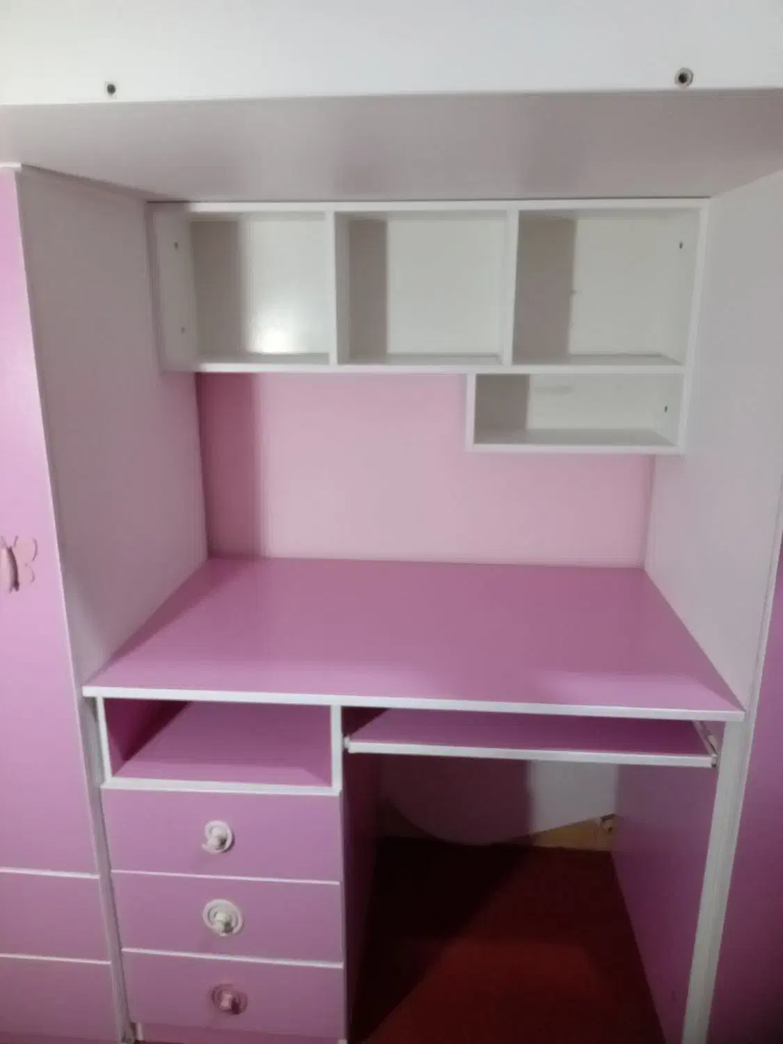 تخت مدل قلعه دارای میز تحریر و کتابخانه و کمد.|تخت و سرویس خواب|رشت, استقامت ۱|دیوار