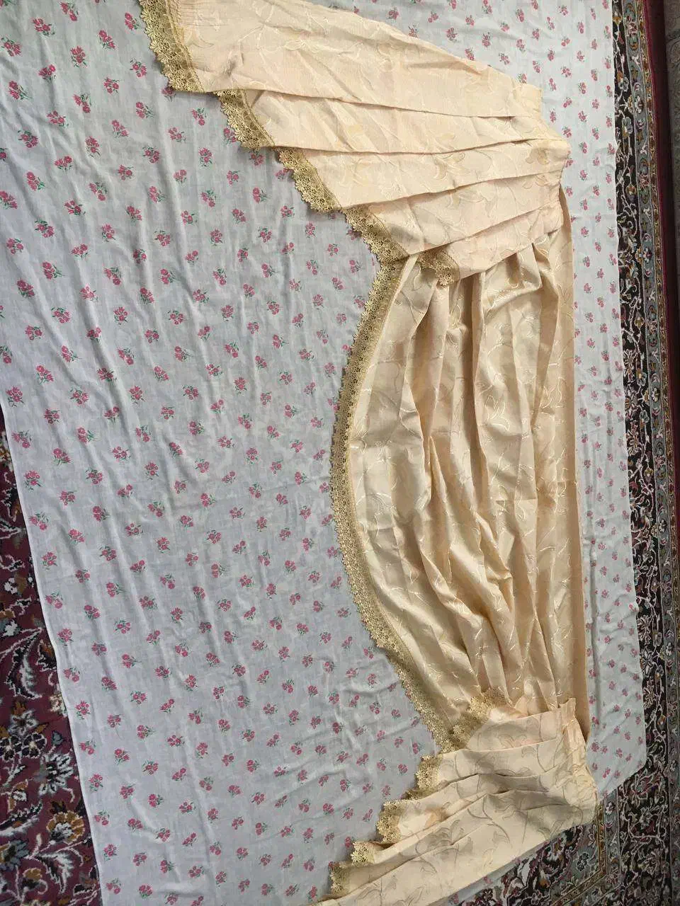 پرده حریر ترک طرح برجسته بهمراه دکور ساتن ترک|پرده، رانر، رومیزی|اصفهان, شاهد|دیوار