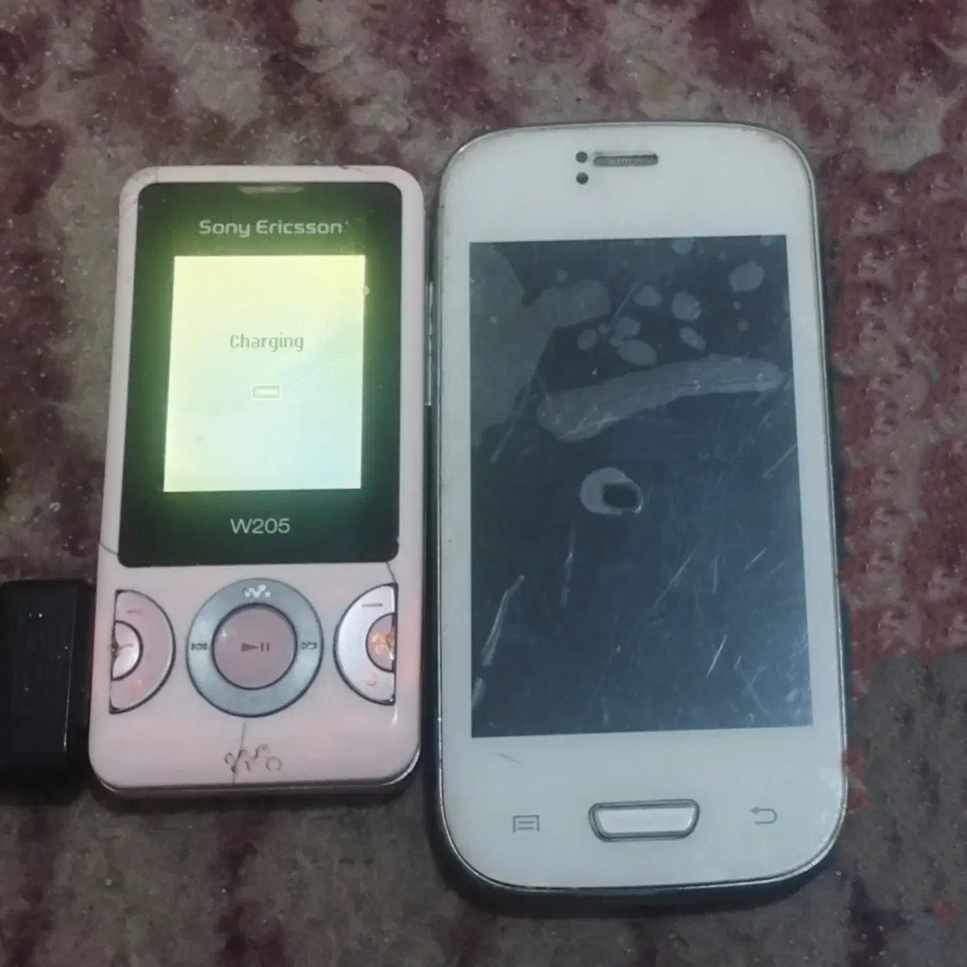 دوتا گوشی (سونی اریکسون و جی‌ال‌ایکس)|موبایل|کرمانشاه, |دیوار