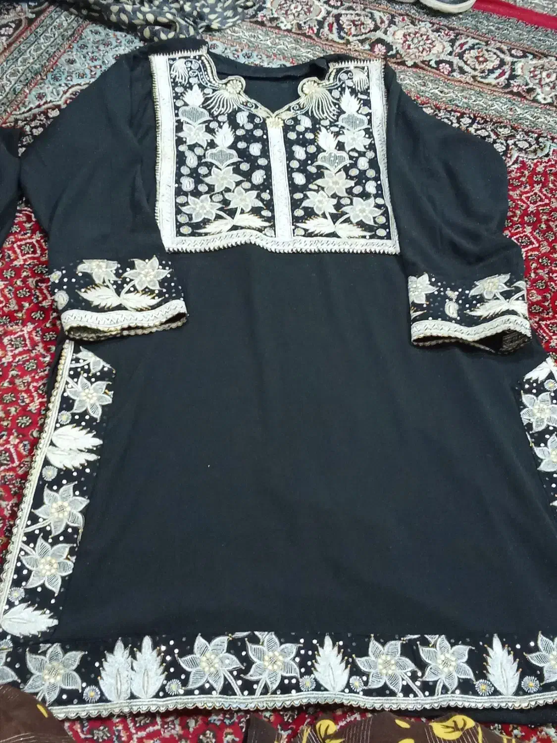 لباس.چادر.کفش|لباس|زابل, |دیوار