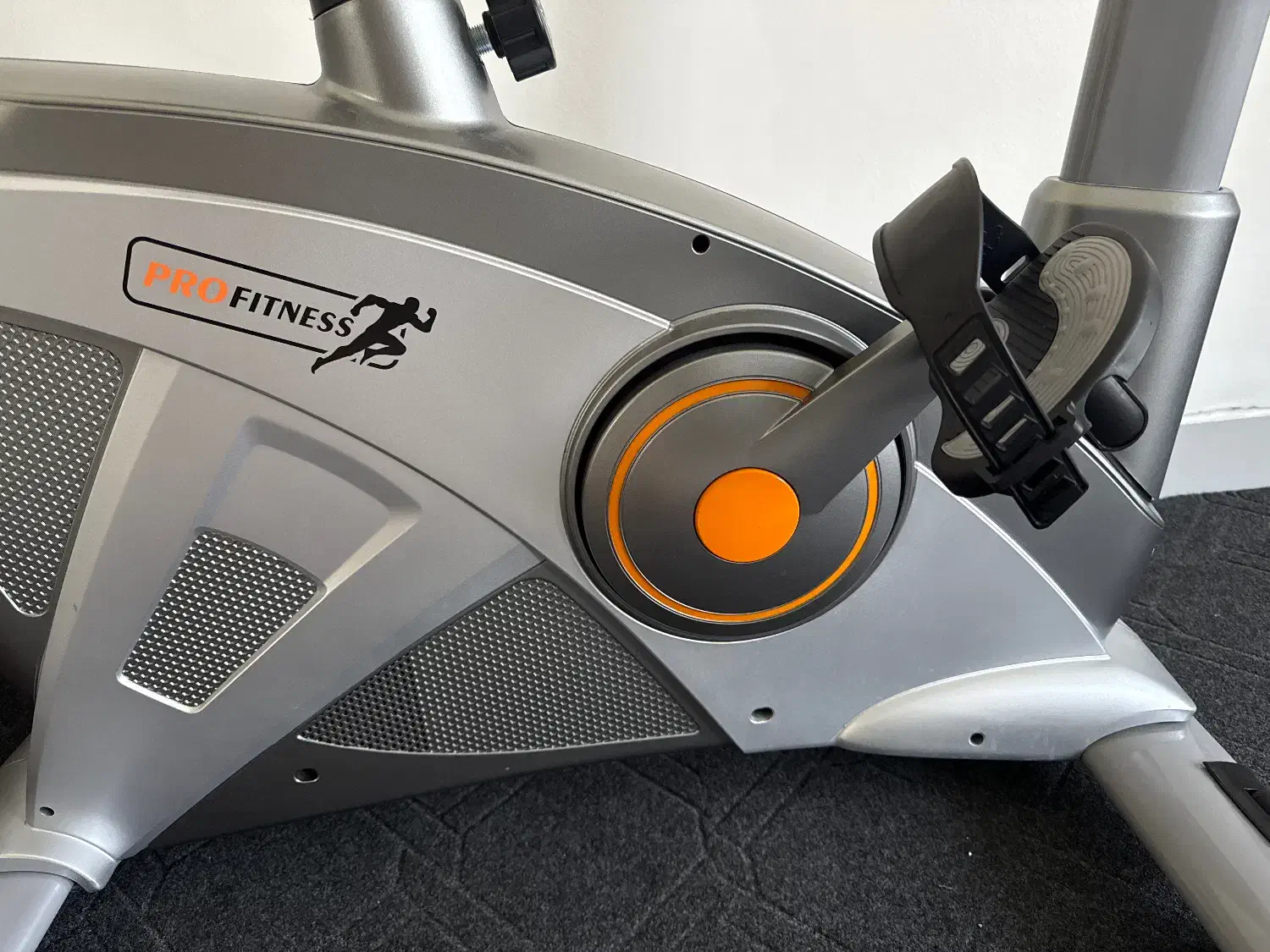 دوچرخه ثابت Profitness-upright-bike-8719-A|تجهیزات ورزشی|شیراز, شهرک مخابرات|دیوار