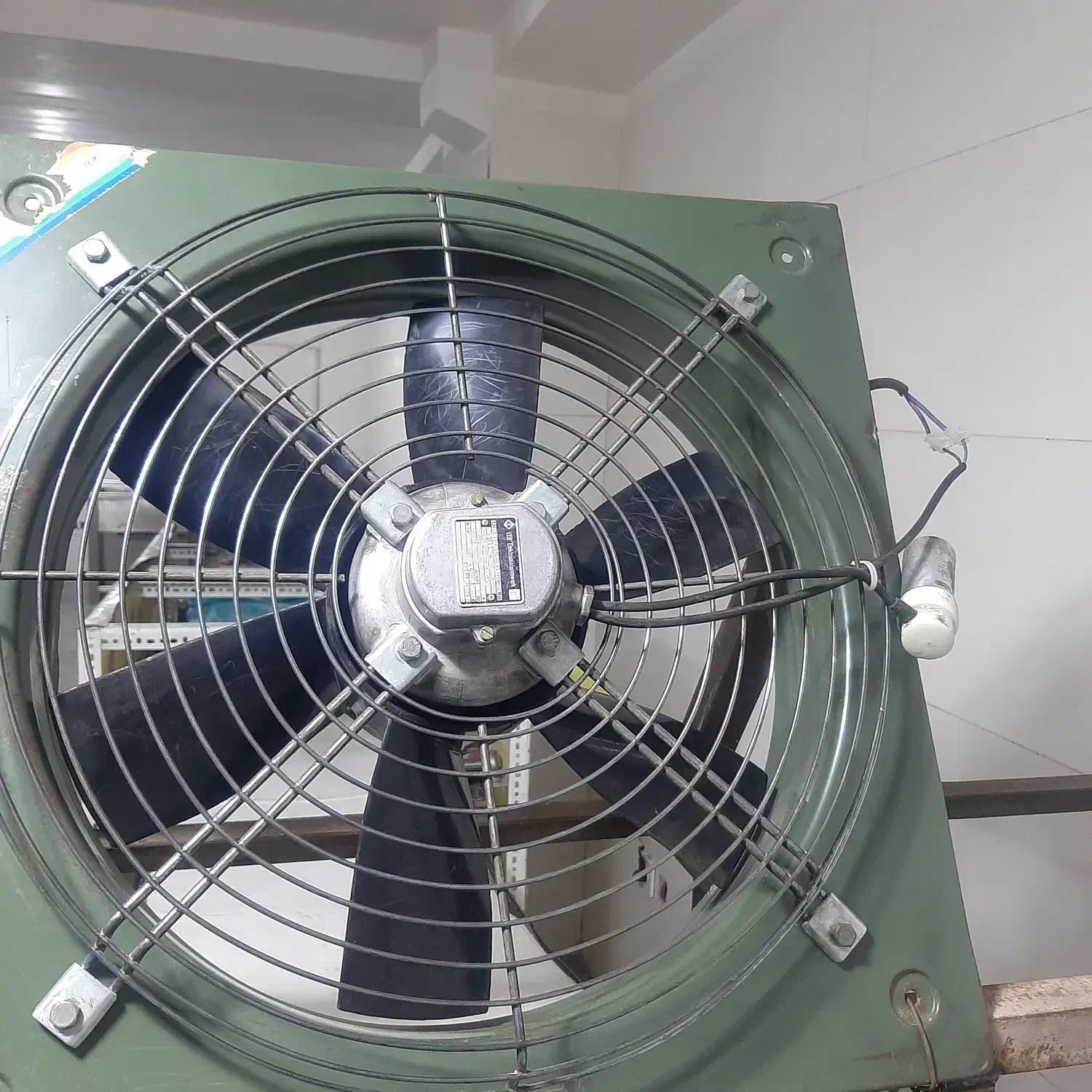 هواکش صنعتی خزر|پنکه و تصفیه‌کنندهٔ هوا|ری, شهرک نظامی|دیوار