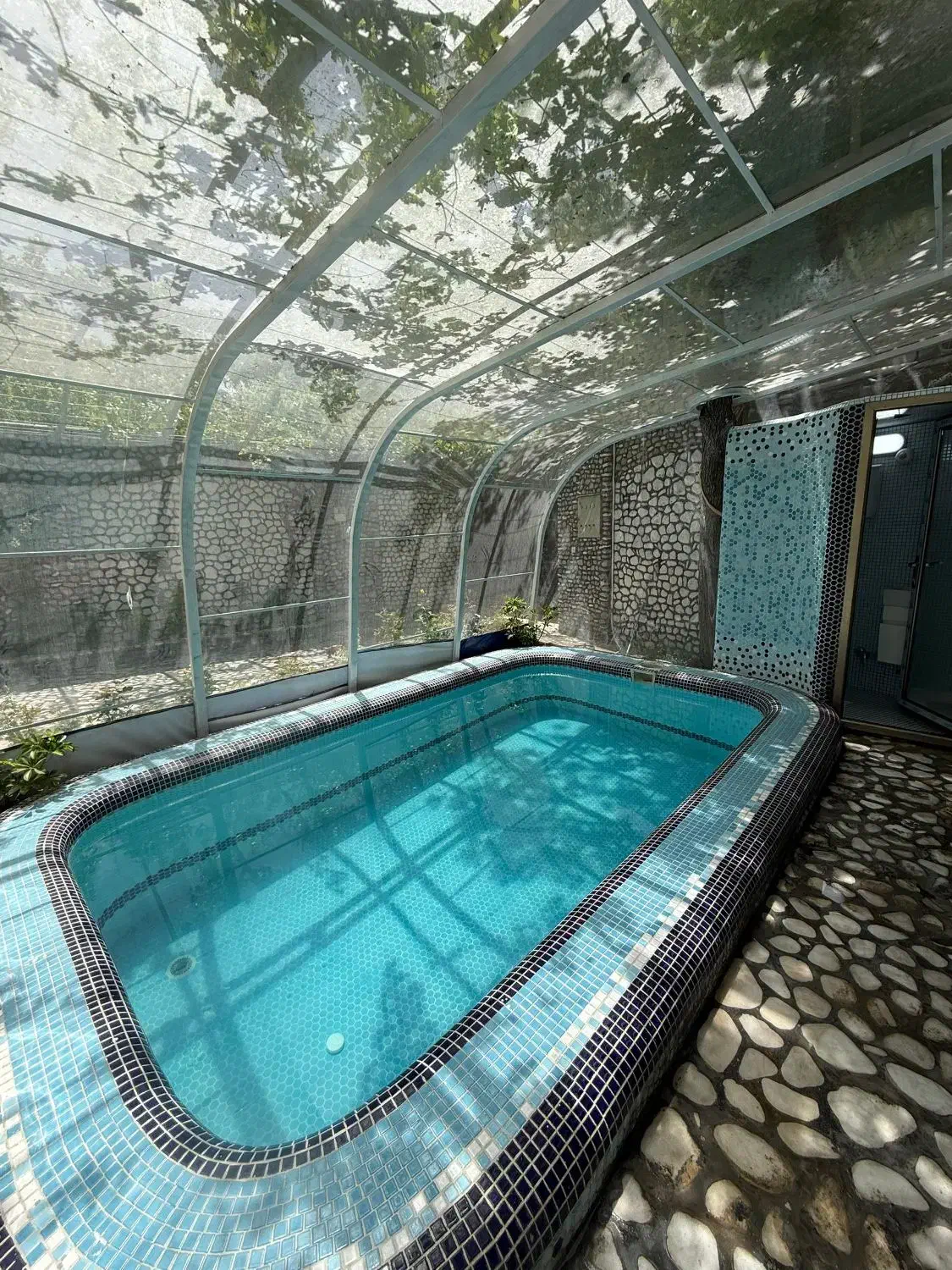 دوخواب، استخر ابگرم، باغبهادران، امنیت بالا، تمیز|اجارهٔ کوتاهمدت ویلا و باغ|لنجان, |دیوار