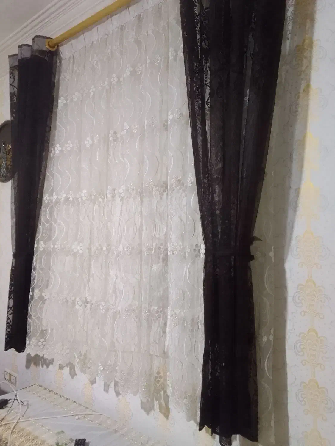 پرده جنس خوب ۱ونیم در۲ قیمت مناسب ۵۰۰هزار|پرده، رانر، رومیزی|تویسرکان, |دیوار