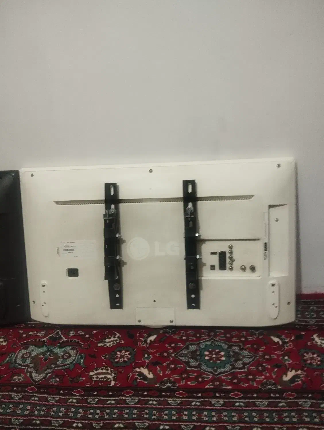 تلویزیون ال ای دی 32اینچ|تلویزیون و پروژکتور|قروه, |دیوار