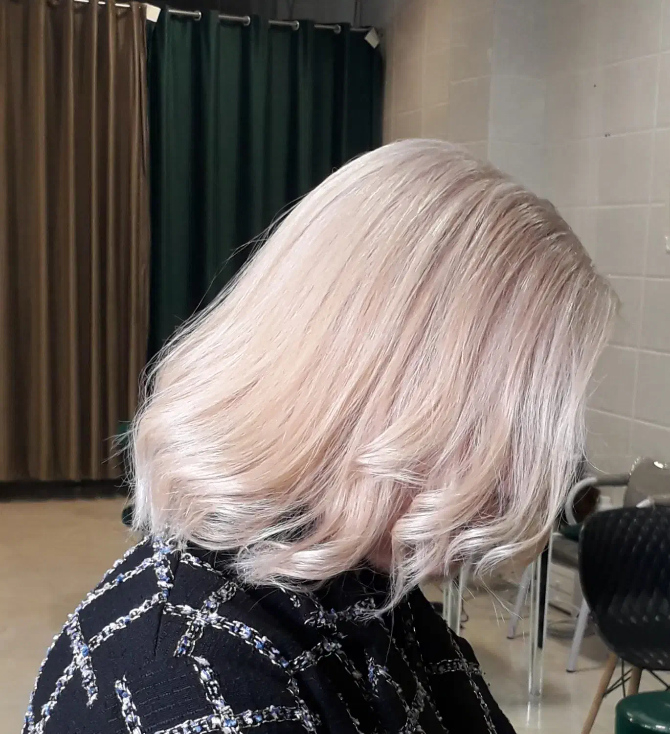 آموزش رنگ مو با قیمت مناسب|خدمات آرایشگری و زیبایی|بروجرد, |دیوار