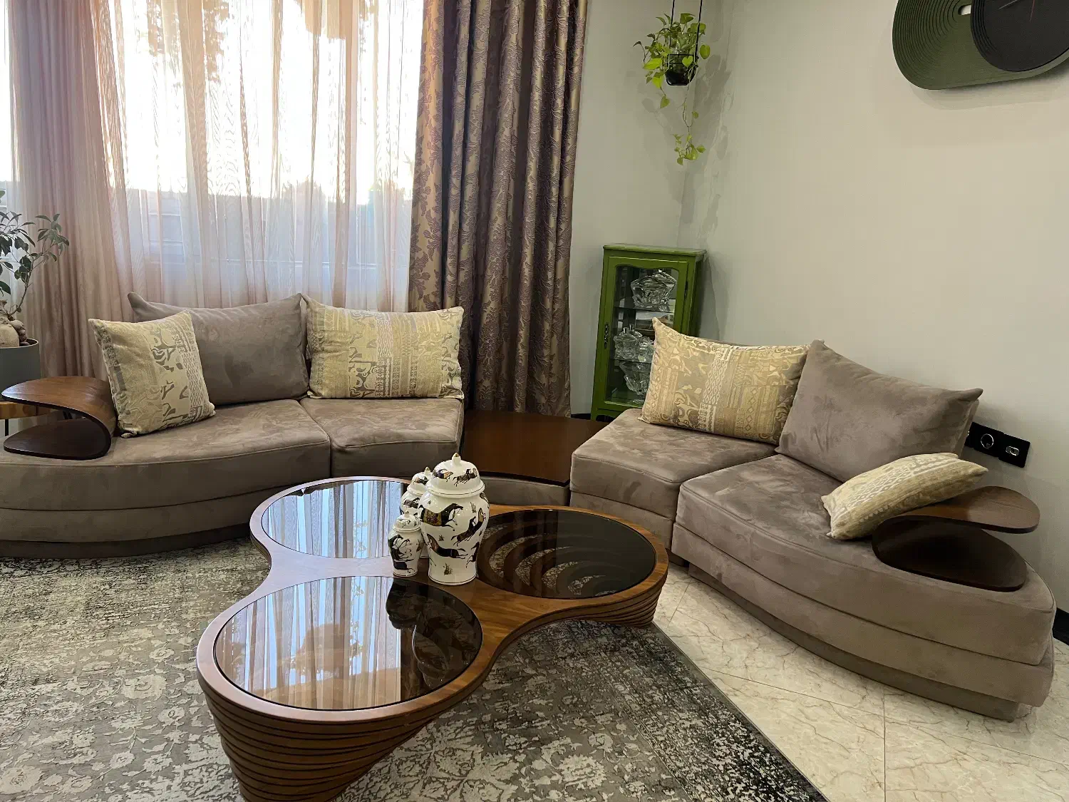 قیمت ۱۹۰۰۰۰۰۰تومان|مبلمان خانگی و میز عسلی|کرج, دهقان ویلا|دیوار