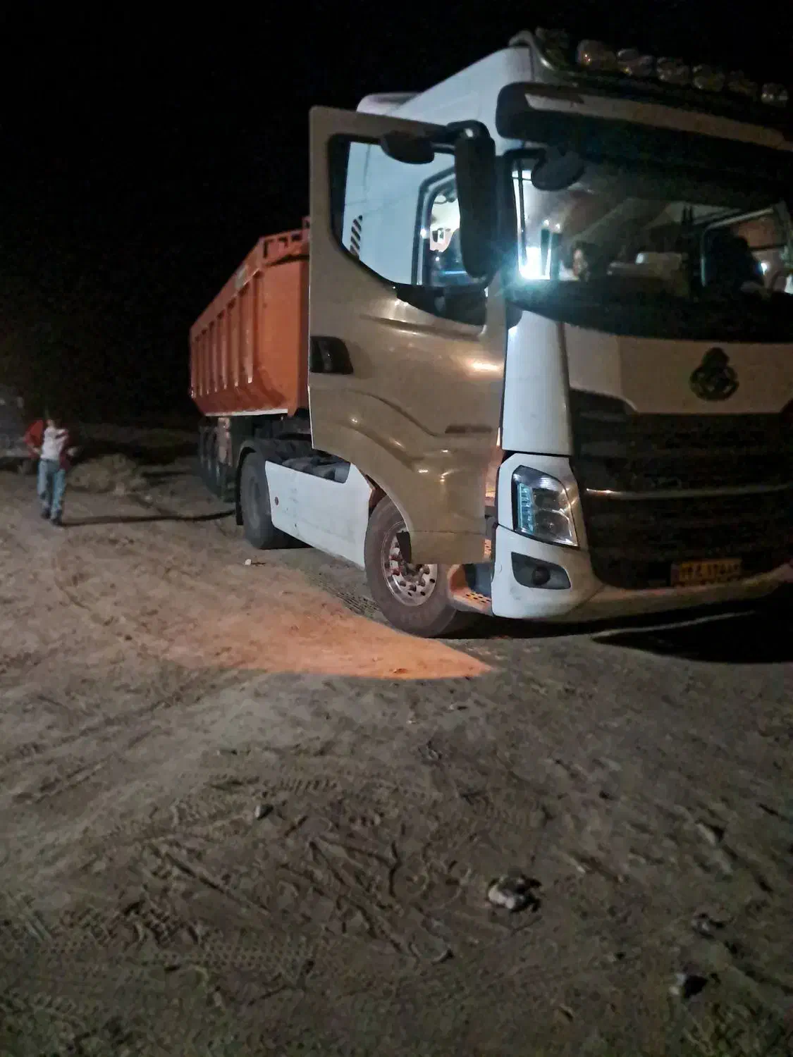 کشنده دافران|خودرو سنگین|نی‌ریز, |دیوار