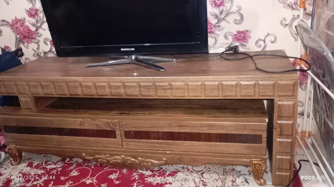 تلویزیون و میز تلویزیون|تلویزیون و پروژکتور|تهران, سجاد|دیوار