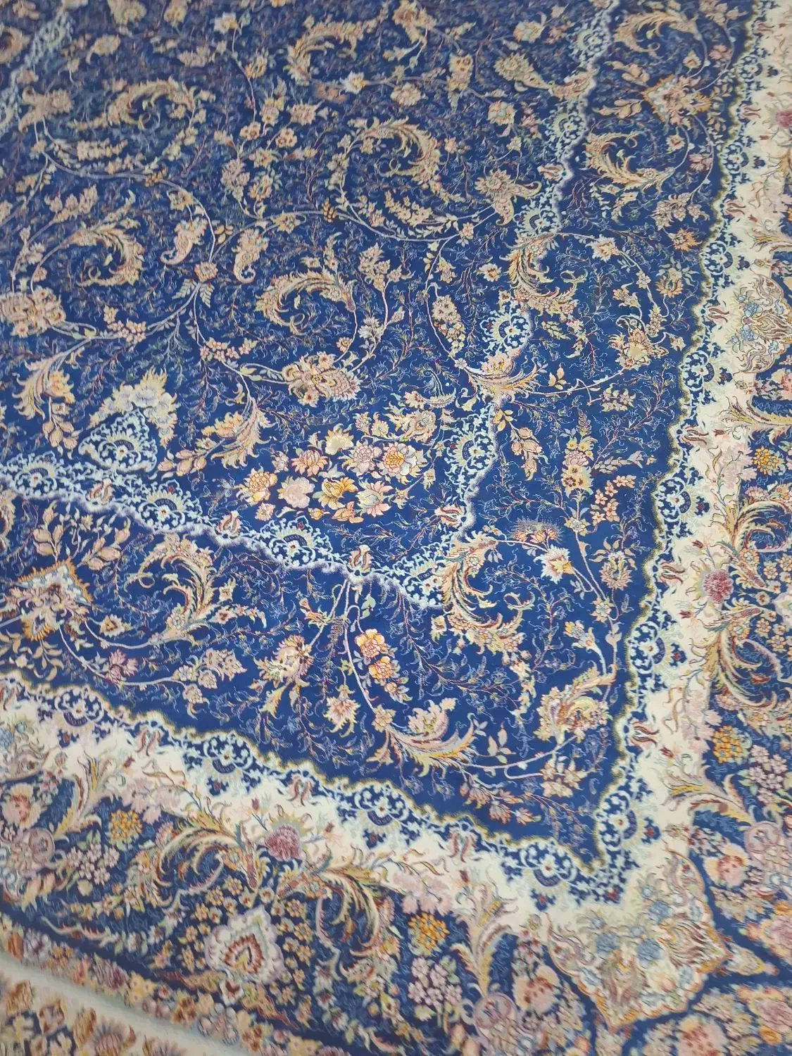 قالی ۹ متری با راه رویی ۳متری مدل پردیسان دلیجان|فرش|اهواز, کوی مهدیس|دیوار