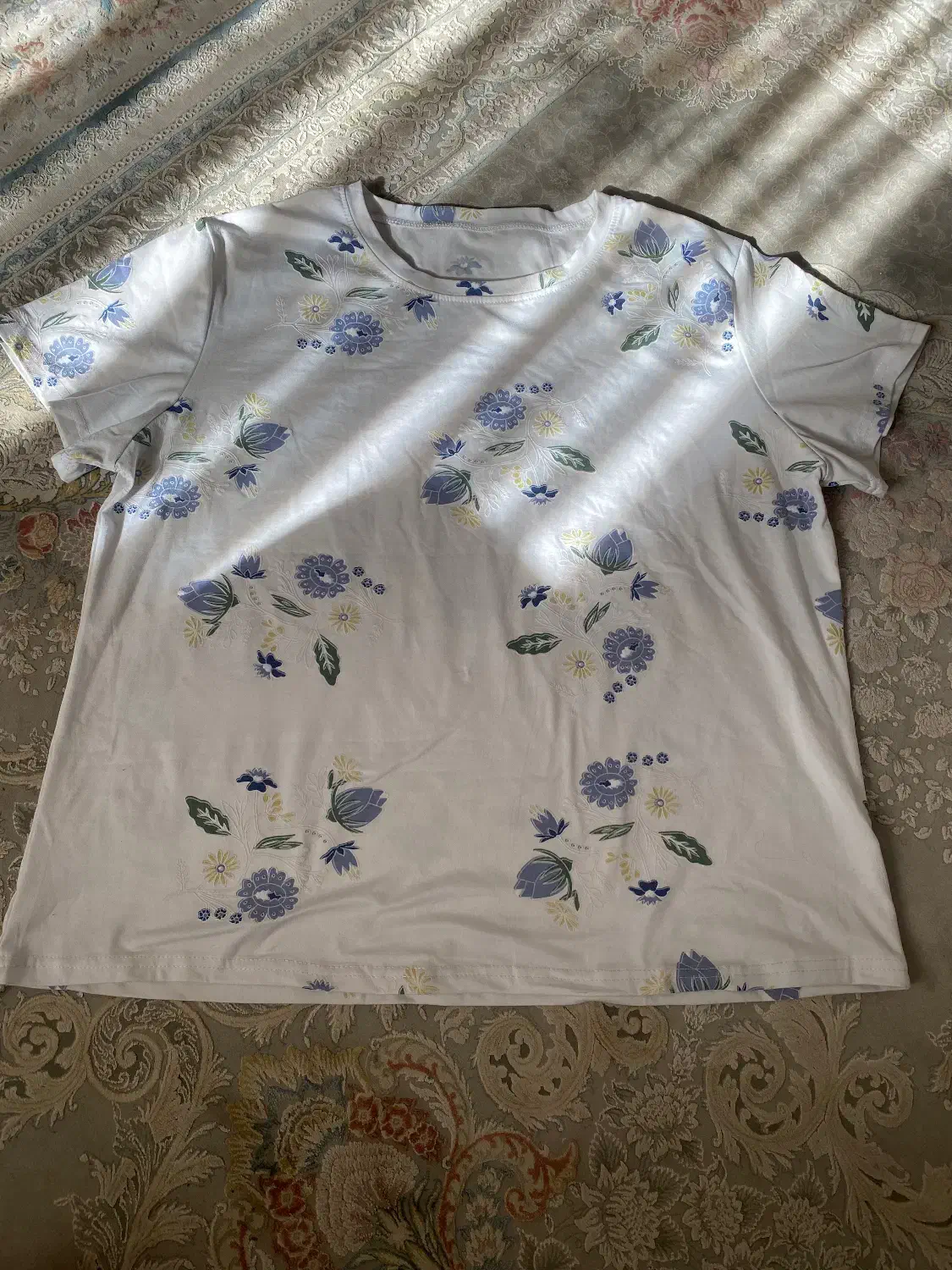 لباس دخترانه و زنانه|لباس|لاهیجان, لیالستان|دیوار