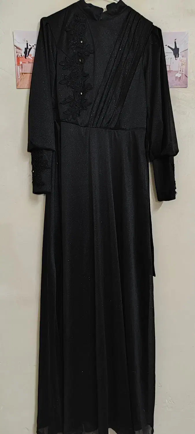 لباس مجلسی|لباس|قدس, شهرقدس|دیوار