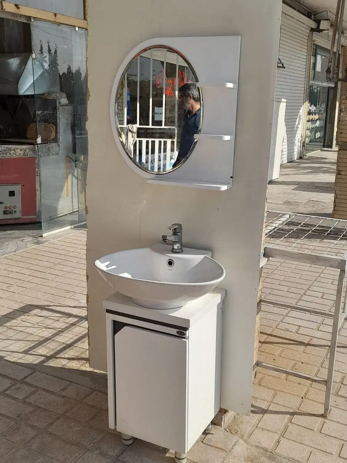 روشویی و کمد پی وی سی و اینه|لوازم سرویس بهداشتی|پیشوا, |دیوار