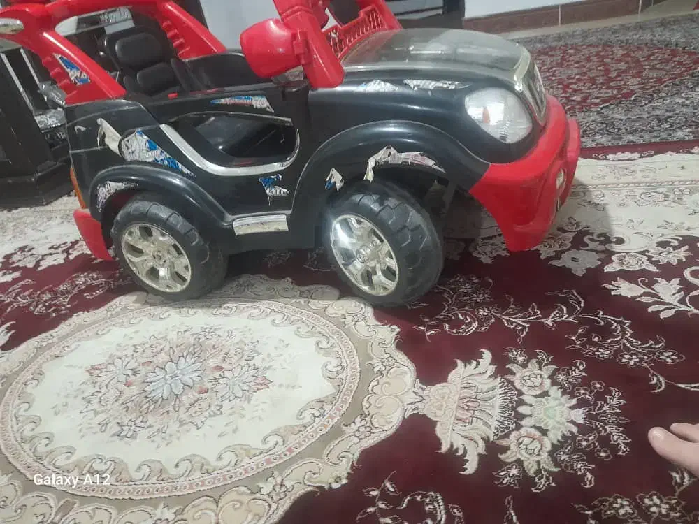 ماشین شارژی دو موتور است نیاز به تعمیر نداره|اسباببازی|تالش, هشتپر|دیوار