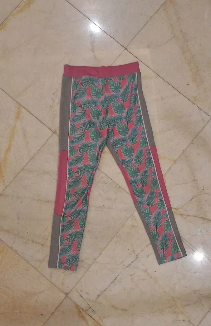 لگ ورزشی دخترانه ۷ سال|کفش و لباس بچه|بوئین زهرا, |دیوار