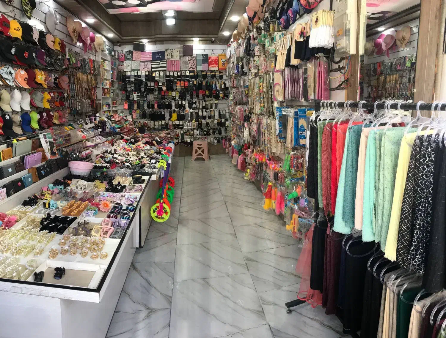واگذاری اجناس و در و دکور مغازه خرازی|فروشگاه و مغازه|اصفهان, ملک‌شهر|دیوار