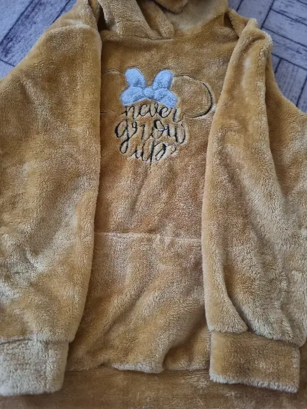 هودی|لباس|تبریز, |دیوار