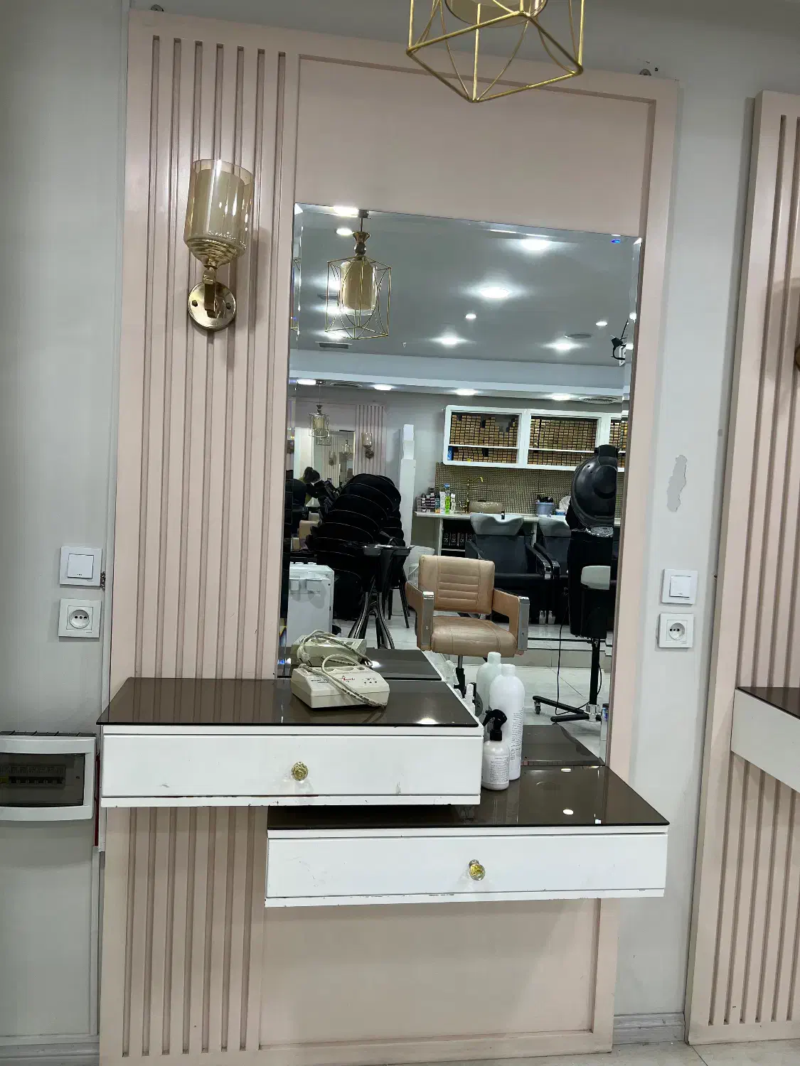 آینه قدی سالن به همراه کشو|آرایشگاه و سالن‌های زیبایی|تهران, تهرانسر مرکزی|دیوار