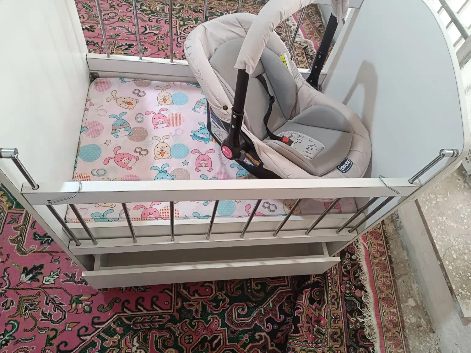 تخت گهواره و کهیر|تخت و صندلی بچه|شیراز, گلکوب|دیوار