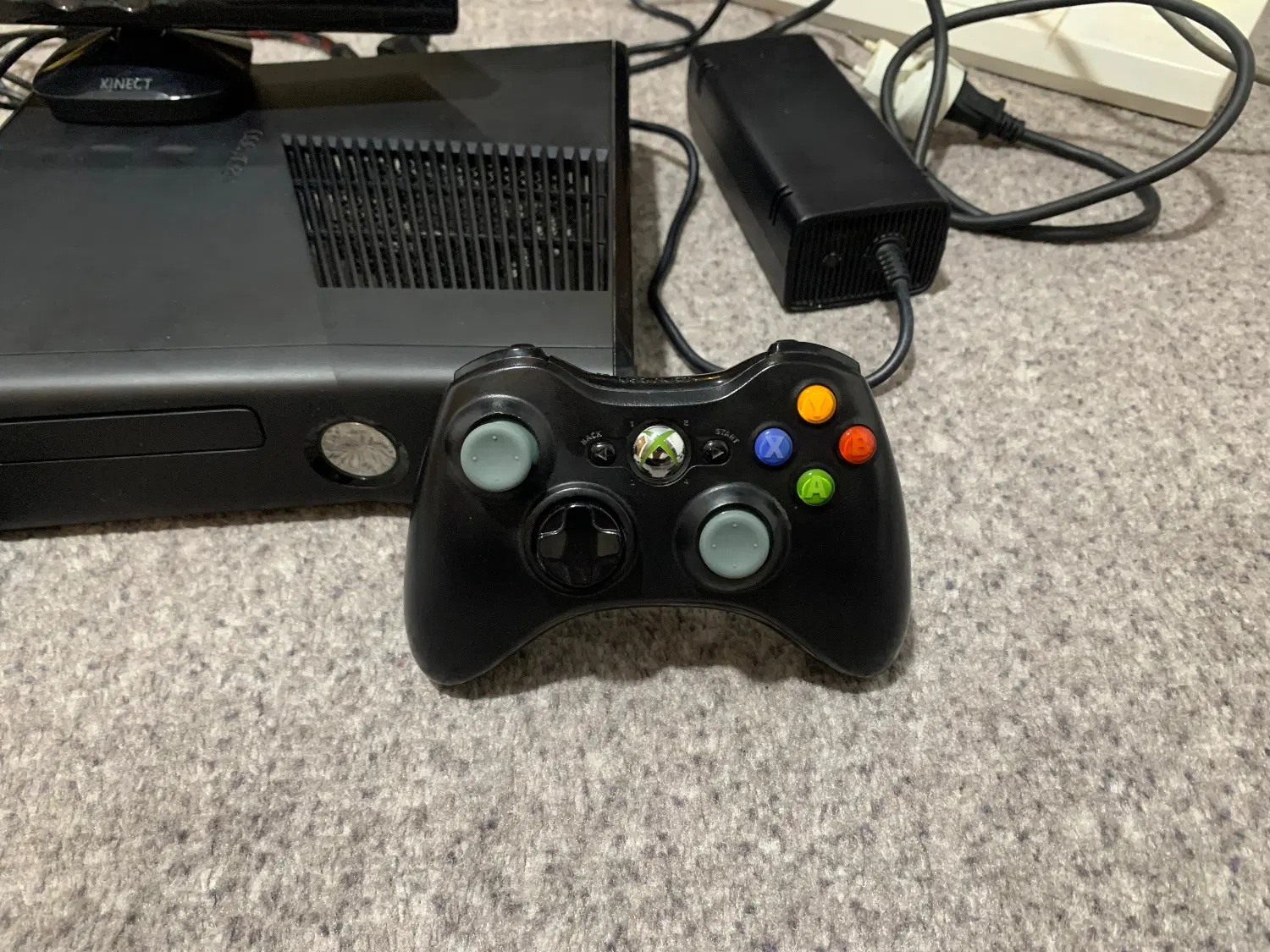 Xbox 360 slim / ایکس باکس ۳۶۰ همراه دودسته و کینکت|کنسول، بازی ویدئویی و آنلاین|تهران, نیلوفر|دیوار