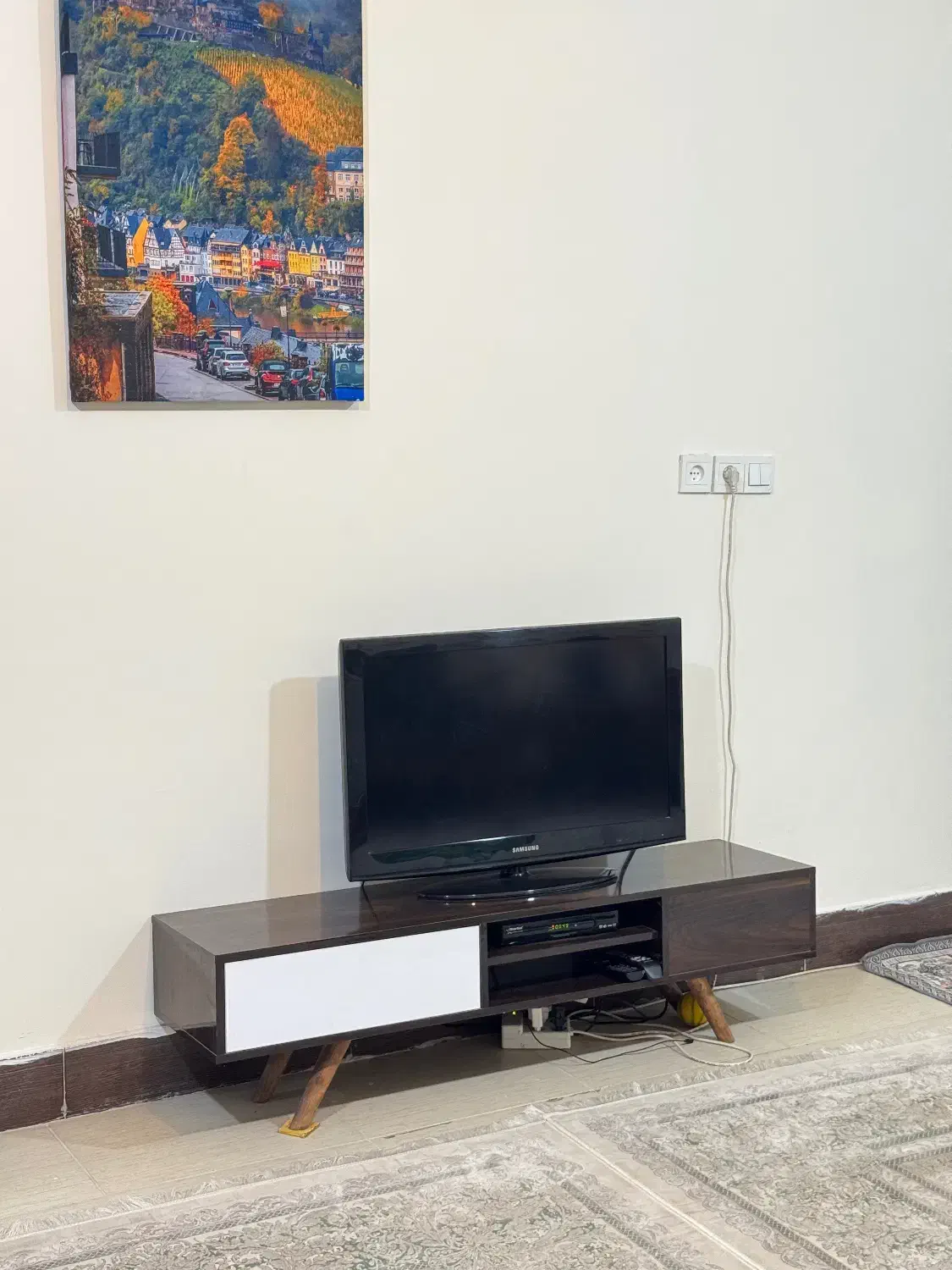 میز ت وی تمیز و نو|میز تلویزیون|سیرجان, |دیوار