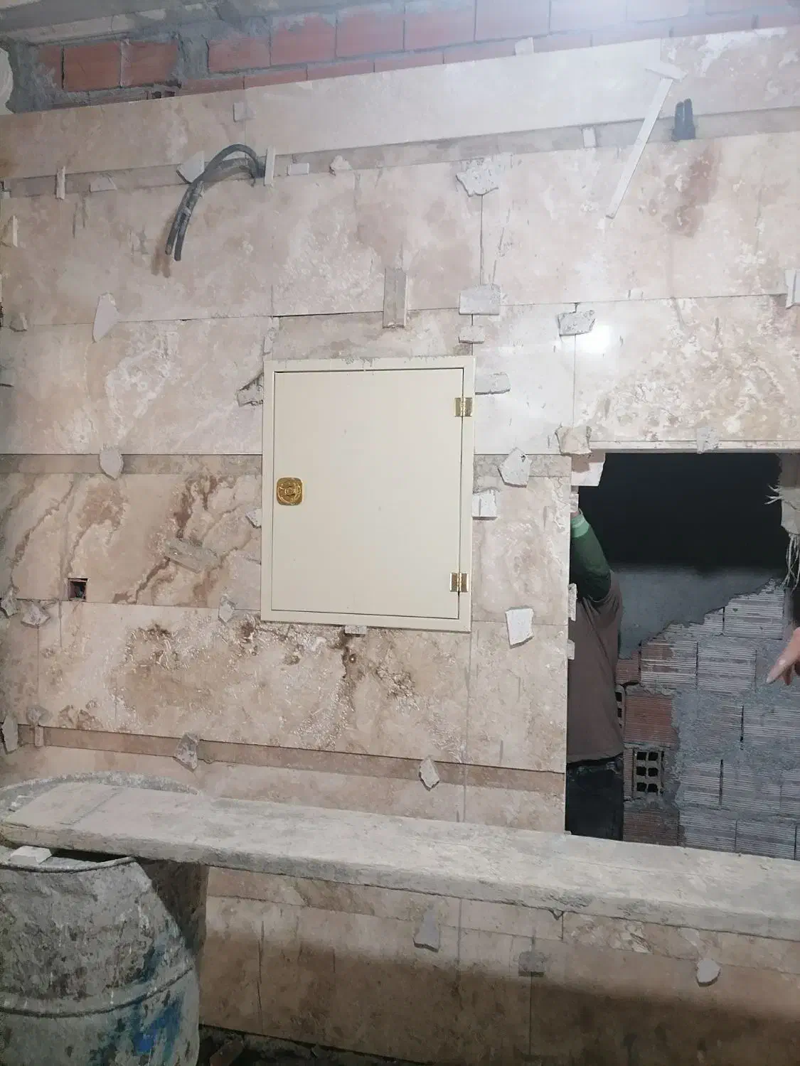 کارگر کاشی کار ماهر و نیمه ماهر|استخدام معماری، عمران و ساختمانی|گرگان, |دیوار