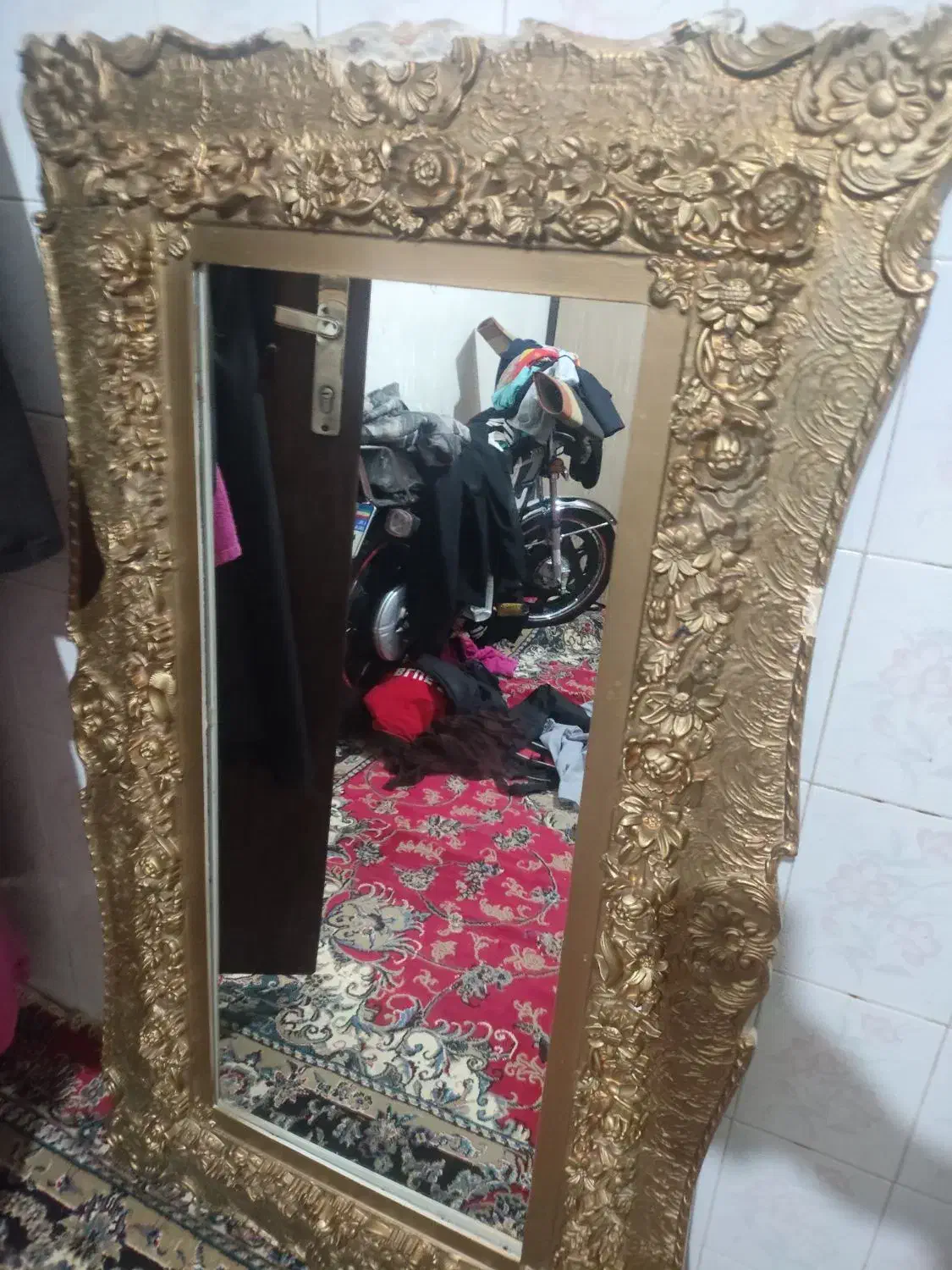 آینه|آینه|خرم‌آباد, |دیوار