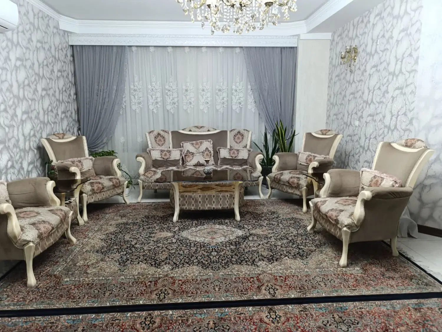 مبل استیل هفت نفره با میز ناهار خوری شیش نفره|مبلمان خانگی و میز عسلی|تهران, ملکآباد|دیوار