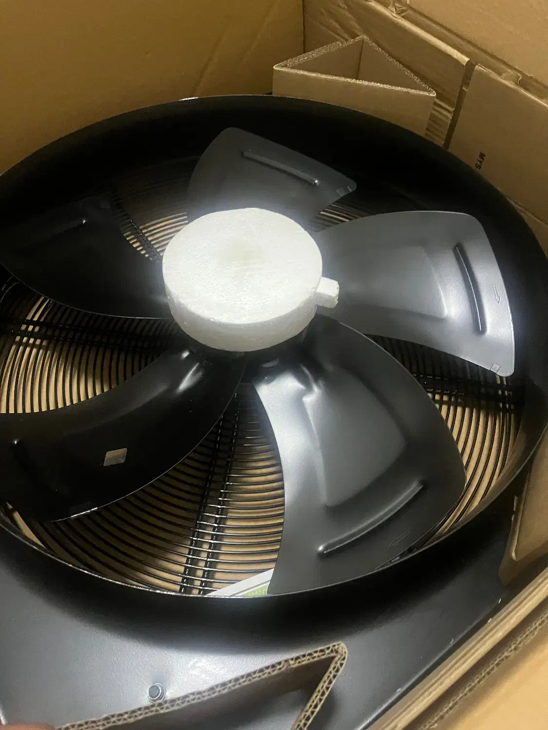 فن صنعتی (هواکش)|ماشین‌آلات صنعتی|کیش, |دیوار