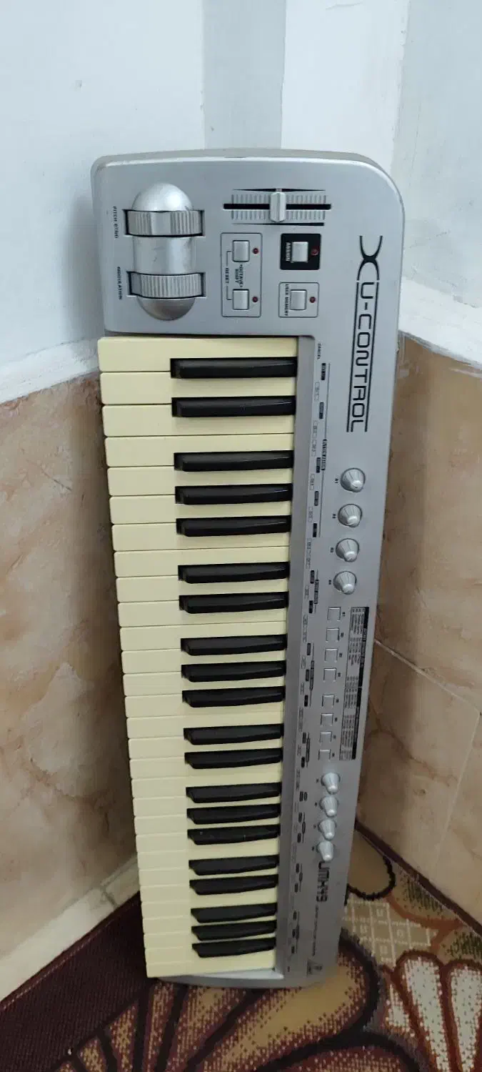 میدی کیبورد بهرینگر|پیانو، کیبورد، آکاردئون|لنگرود, |دیوار