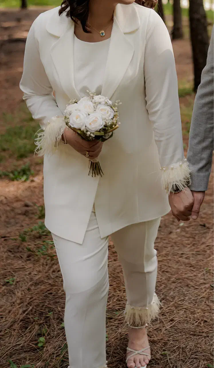 لباس نامزدی|لباس|لاهیجان, لاشیدان|دیوار