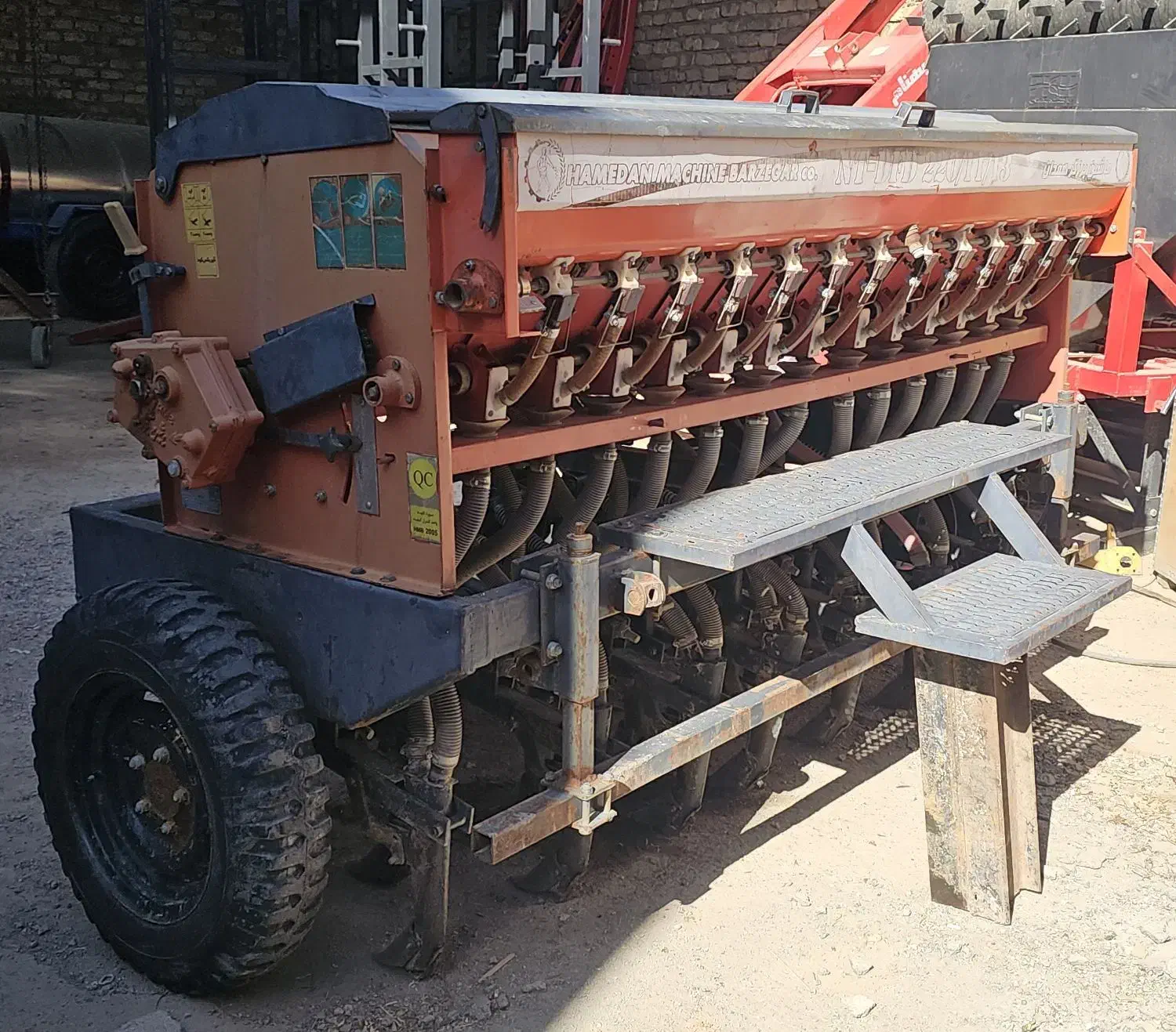 عمیقکار. ردیفکار ماشین برزگر. و کشتگستر|ماشینآلات صنعتی|کبودرآهنگ, |دیوار