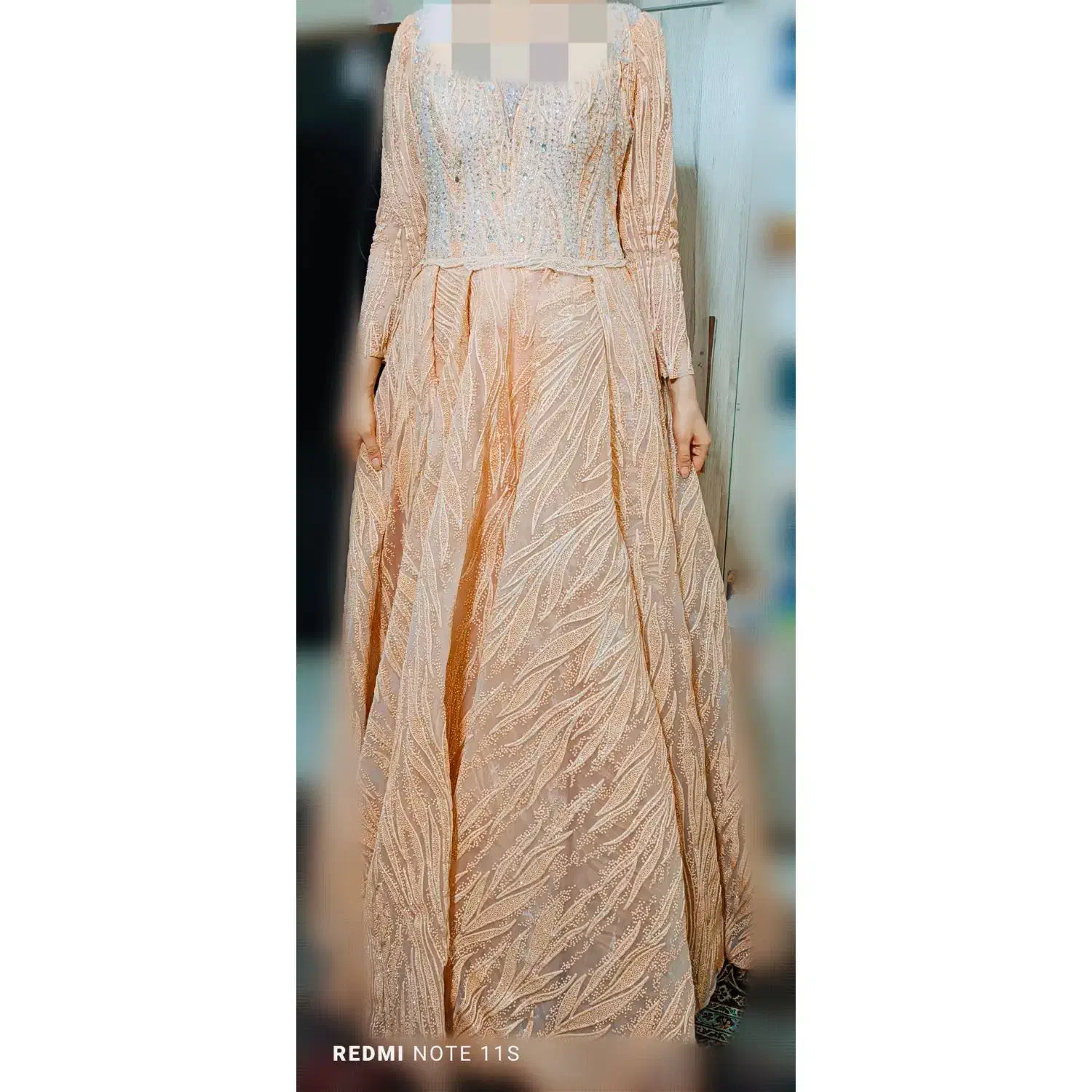 لباس مجلسی|لباس|شیراز, مبعث|دیوار