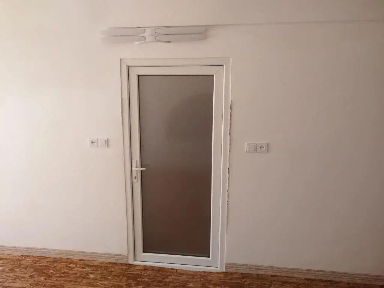 ارزانترین درpvc ودرب حمام و سرویس درمیبدیزد|لوازم سرویس بهداشتی|میبد, |دیوار