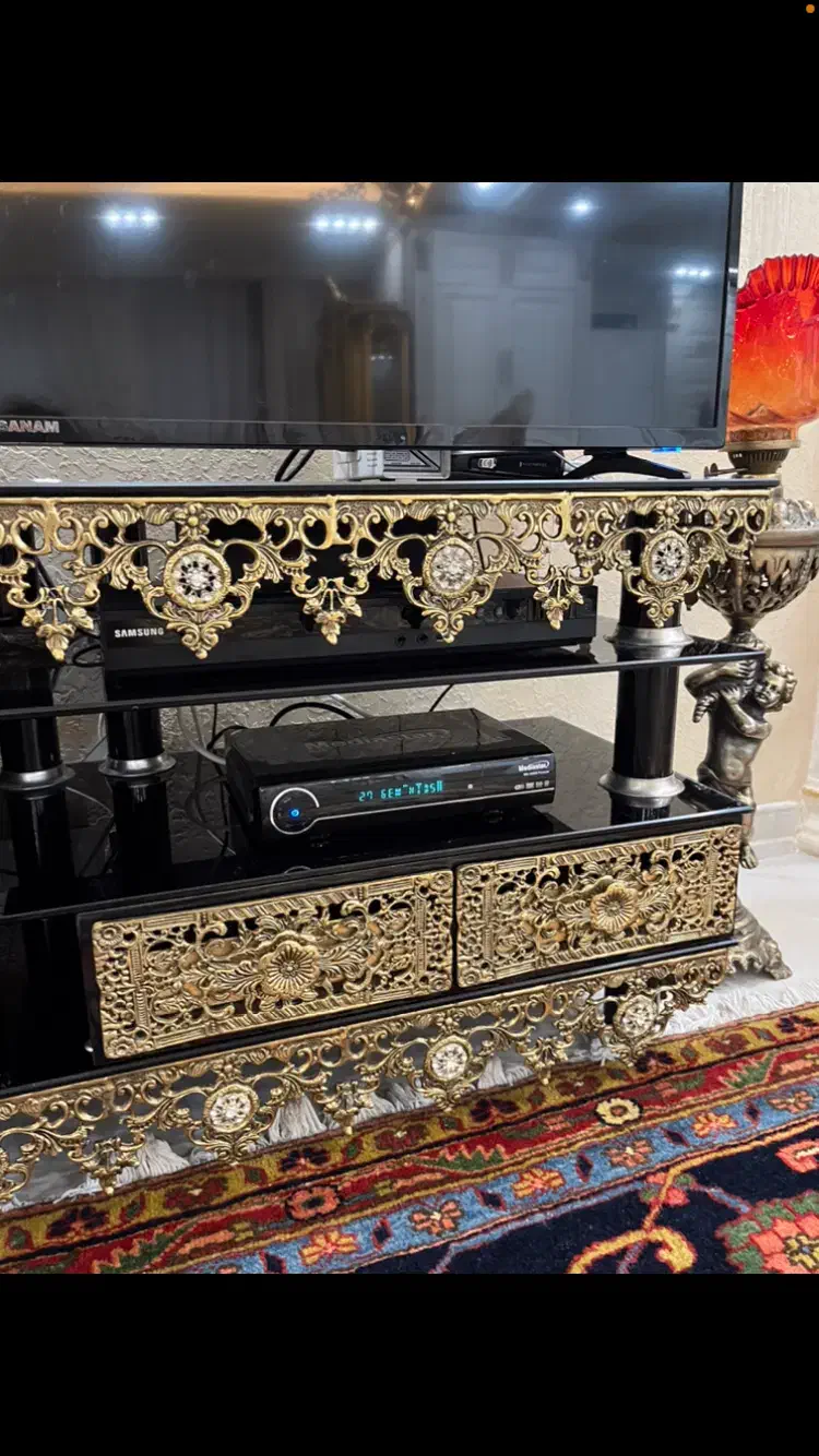 میز تلویزیون برنز اصل آنتیک قدیمی دوعدد کشودوطبقه|میز تلویزیون|تهران, قلمستان|دیوار