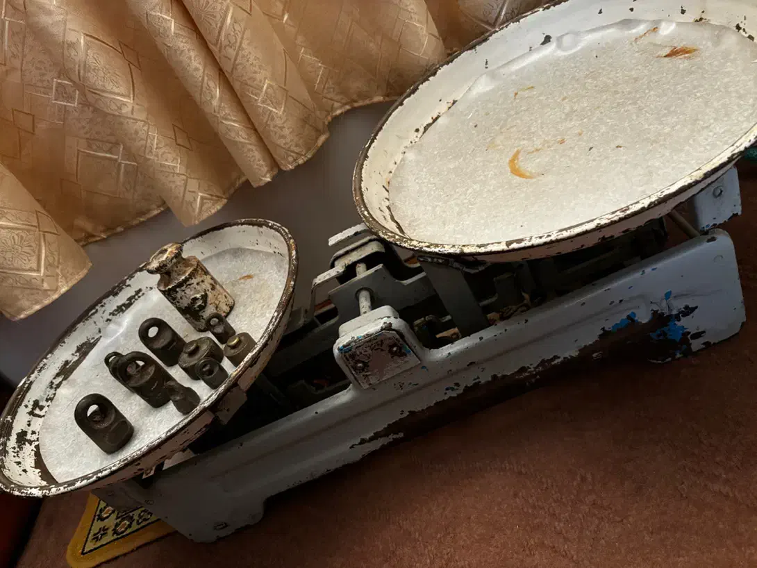 ترازوی عتیقه|کلکسیون اشیاء عتیقه|خوی, |دیوار