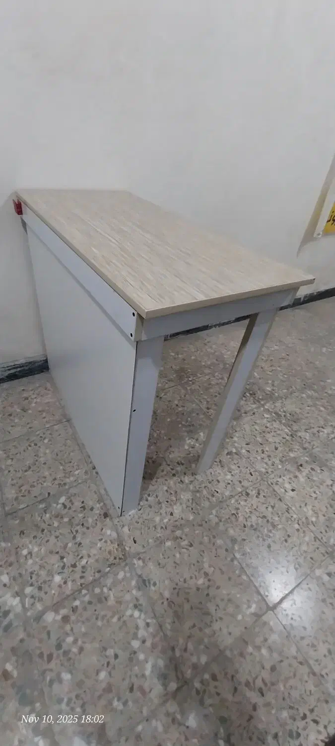 یکعدد محافظ برق و میزتحریر|حراج|بهبهان, |دیوار