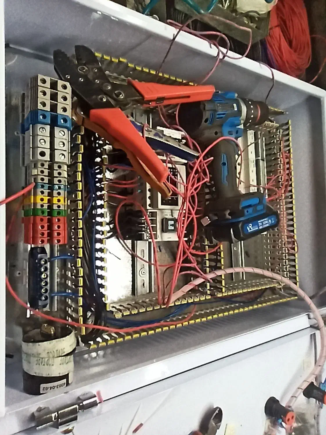 برق کار و ولتاژ تابلو برق  سیم کشی ساختمان|خدمات پیشه و مهارت|مشهد, جنت|دیوار