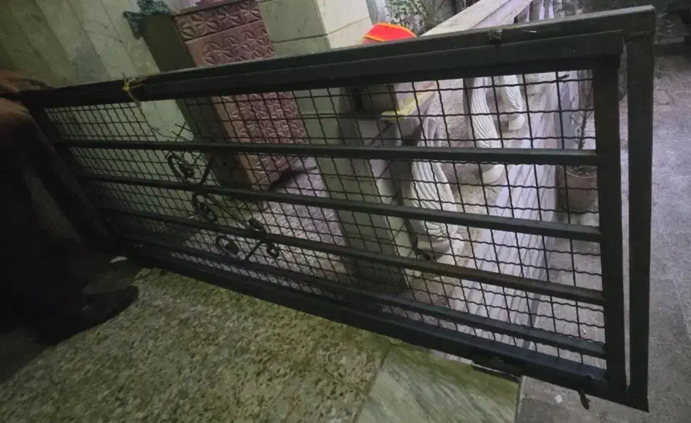 درب آهنی آماده با چارچوب  همراه با حفاظ فنس|مصالح و تجهیزات ساختمان|رشت, منظریه|دیوار