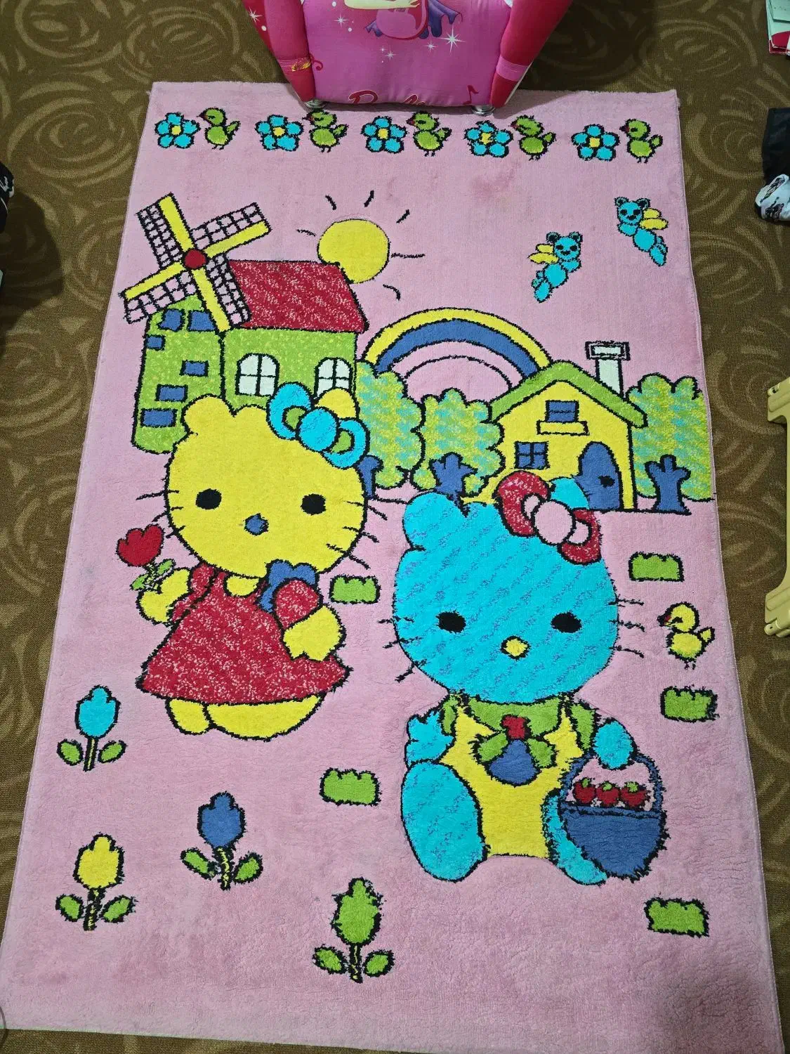 فرش اتاق کودک تمیزو سالم همراه با مبل کودک|اسباب و اثاث بچه|تهران, توحید|دیوار