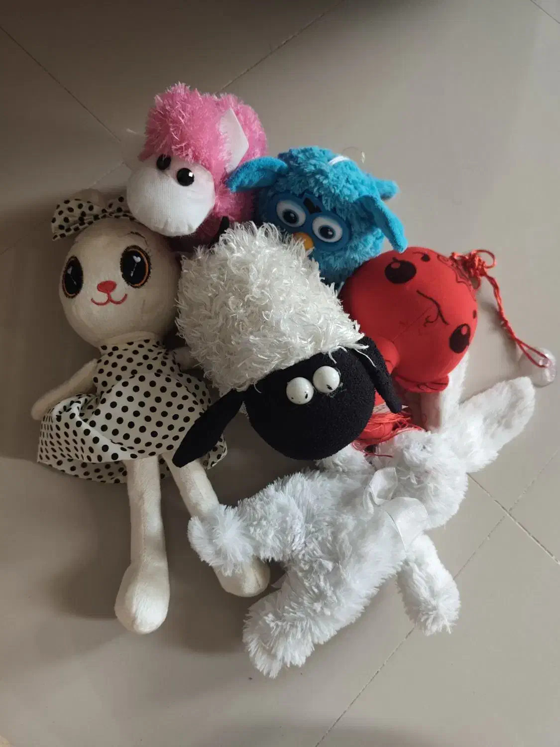 6 تا عروسک|اسباب‌بازی بچه|هشتگرد, فاز ۱ مهستان|دیوار