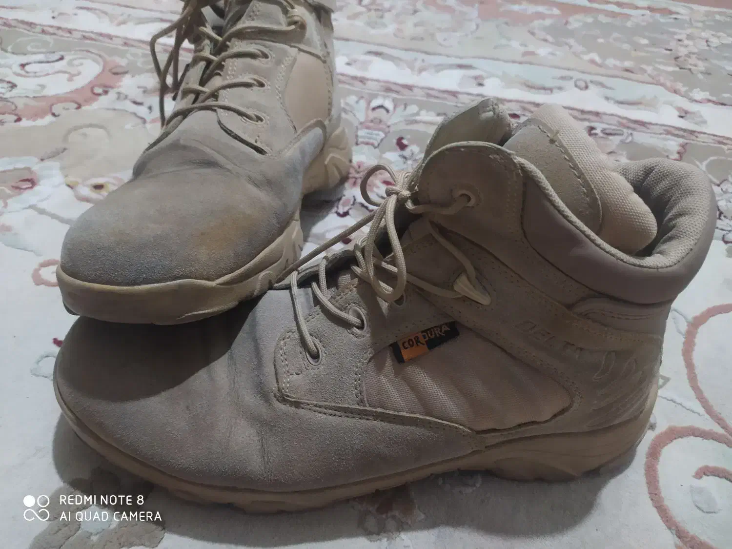 کفش|کیف، کفش، کمربند|مسجد سلیمان, |دیوار