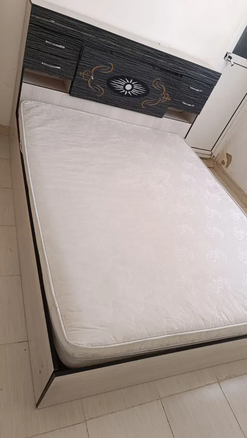 تختخواب دو نفره همراه با تشک|تخت و سرویس خواب|ایلام, |دیوار