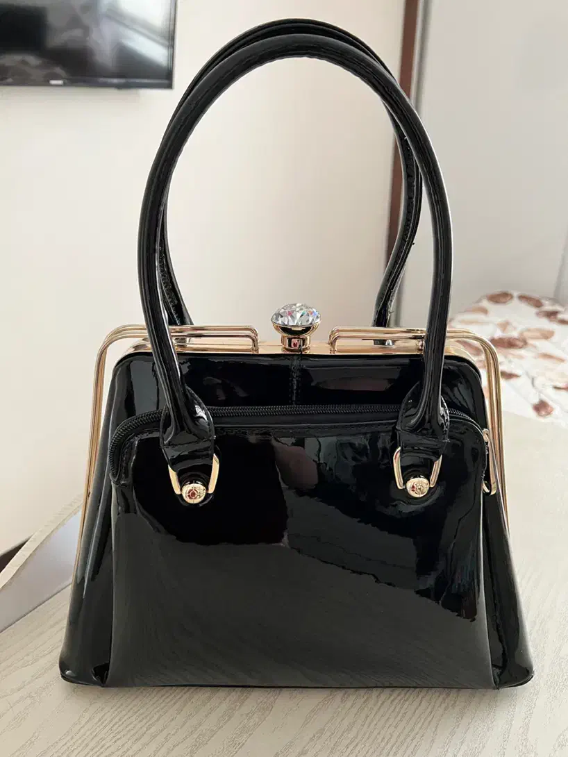 کیف زنانه ورنی|کیف، کفش، کمربند|پرند, فاز ۰|دیوار