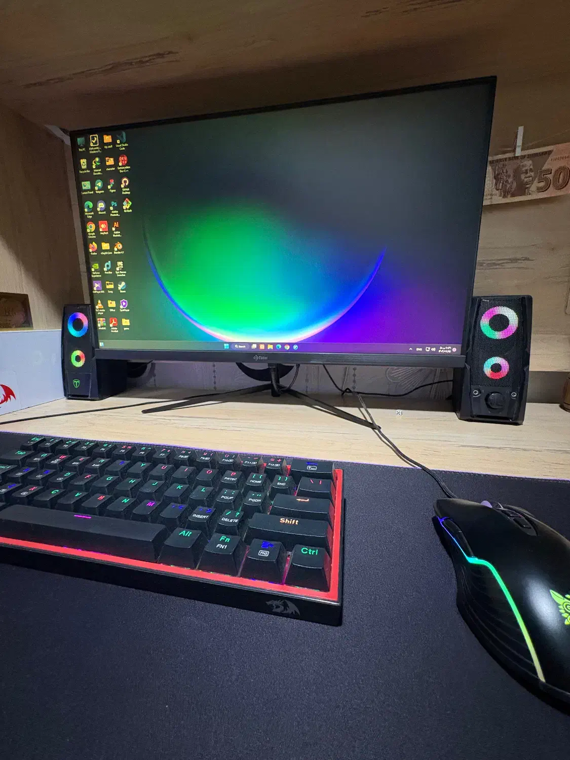 کامپیوتر گیمینگ کامل با همه وسایل|رایانه رومیزی|کرج, مصباح|دیوار