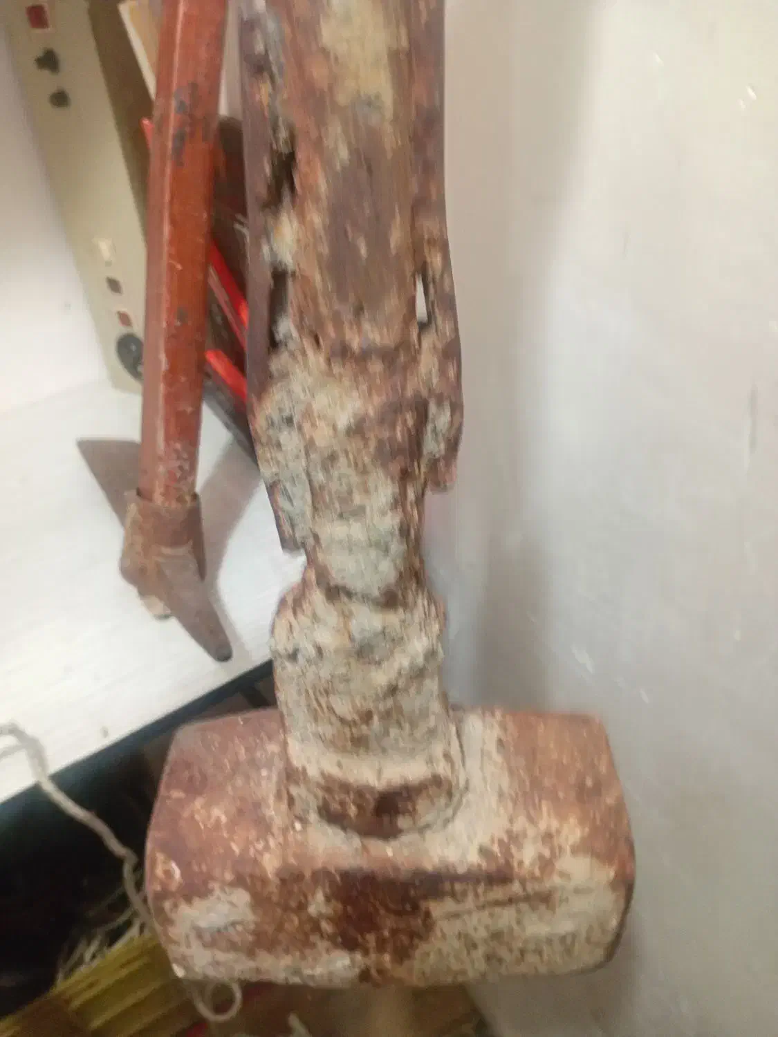 پتک و کلنگ قدیمی|ابزارآلات|سهند, |دیوار