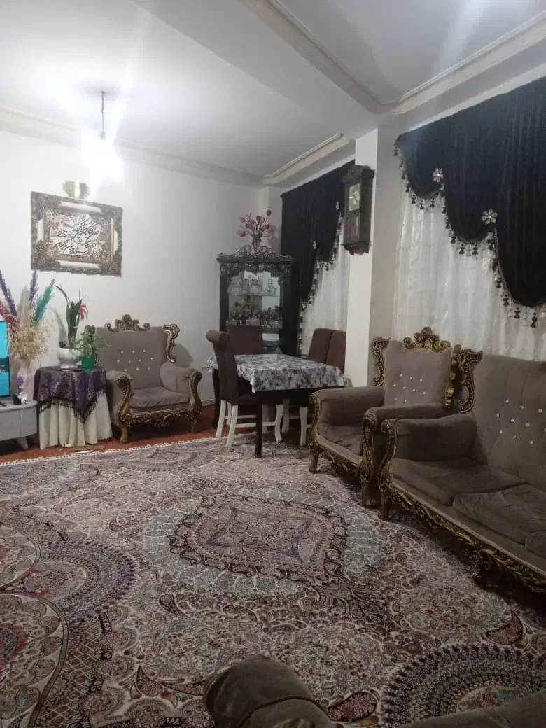 ۷۷متری طبقه اول پارکینگ اختصاصی /بازسازی مرکز شهر|فروش آپارتمان|صومعه‌سرا, |دیوار