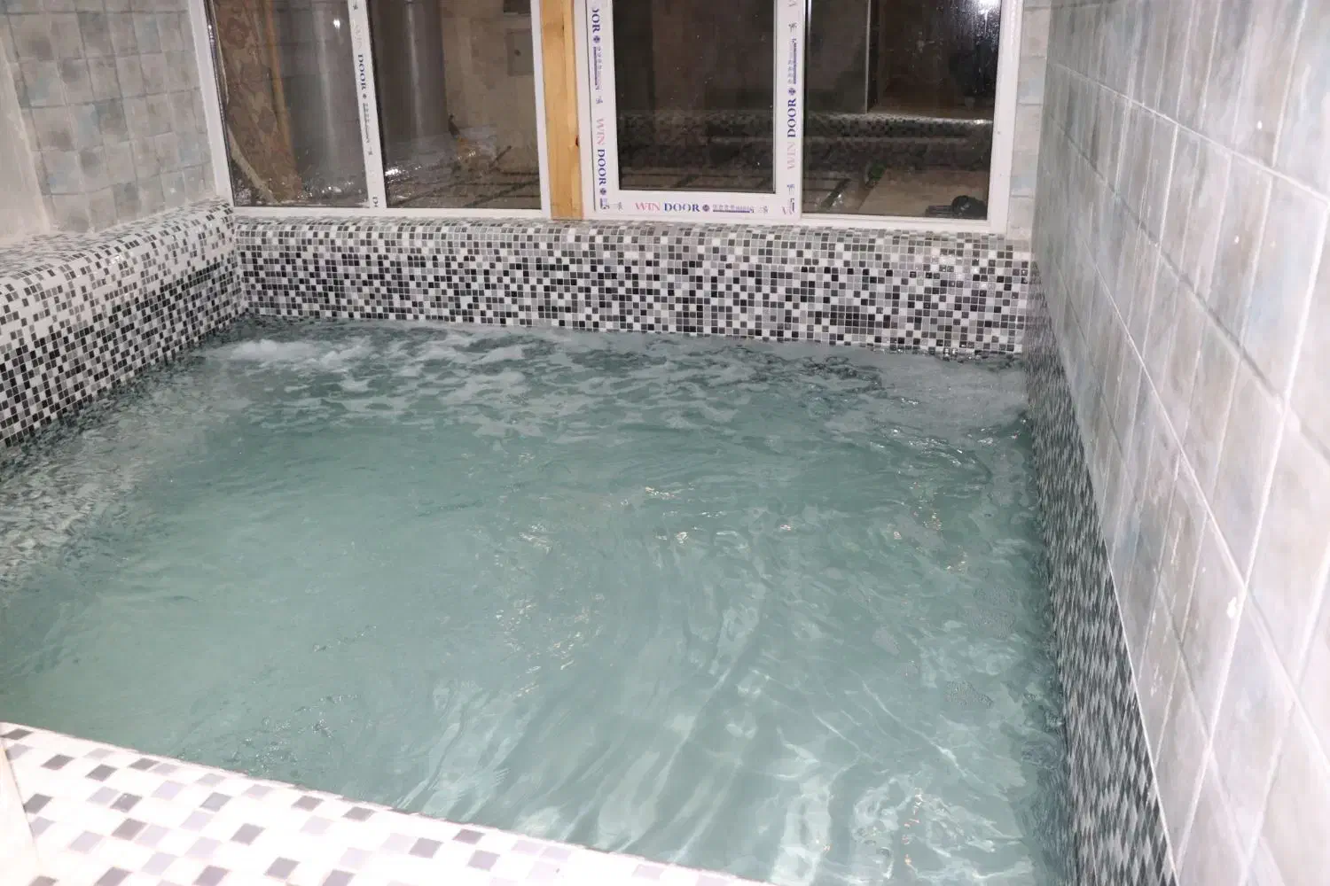 اجاره روزانه ویلا جکوزی|اجارهٔ کوتاهمدت ویلا و باغ|مشهد, میان ولایت|دیوار